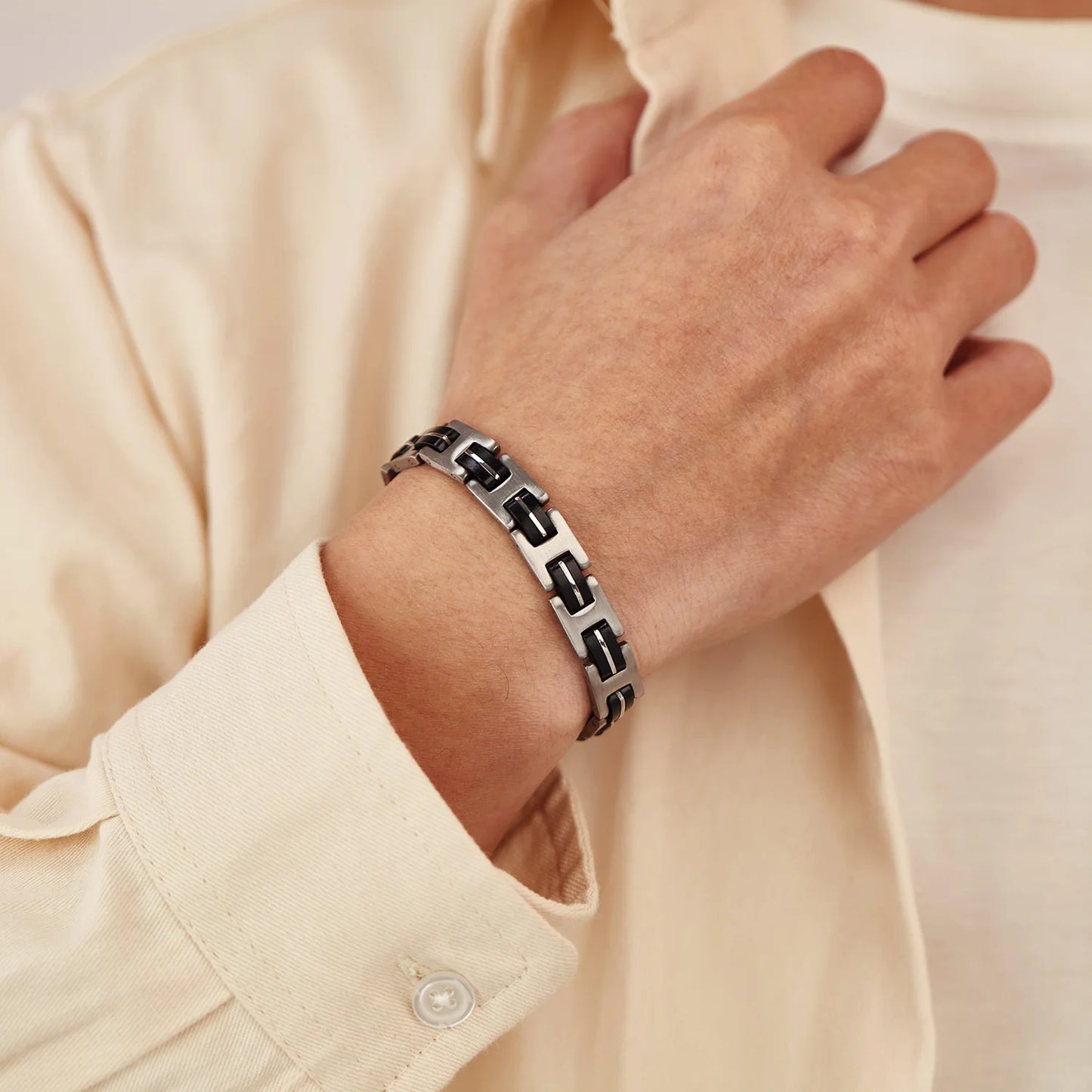 Menโs Punk Style Stainless Steel Bracelet โ Retro Titanium Steel Fashion Wristband for Bold Urban Looks