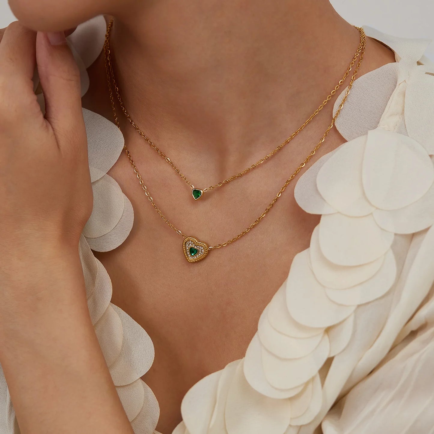 Vintage Double-Layer Emerald Heart Necklace – French Chic Stainless Steel Clavicle Chain for Women