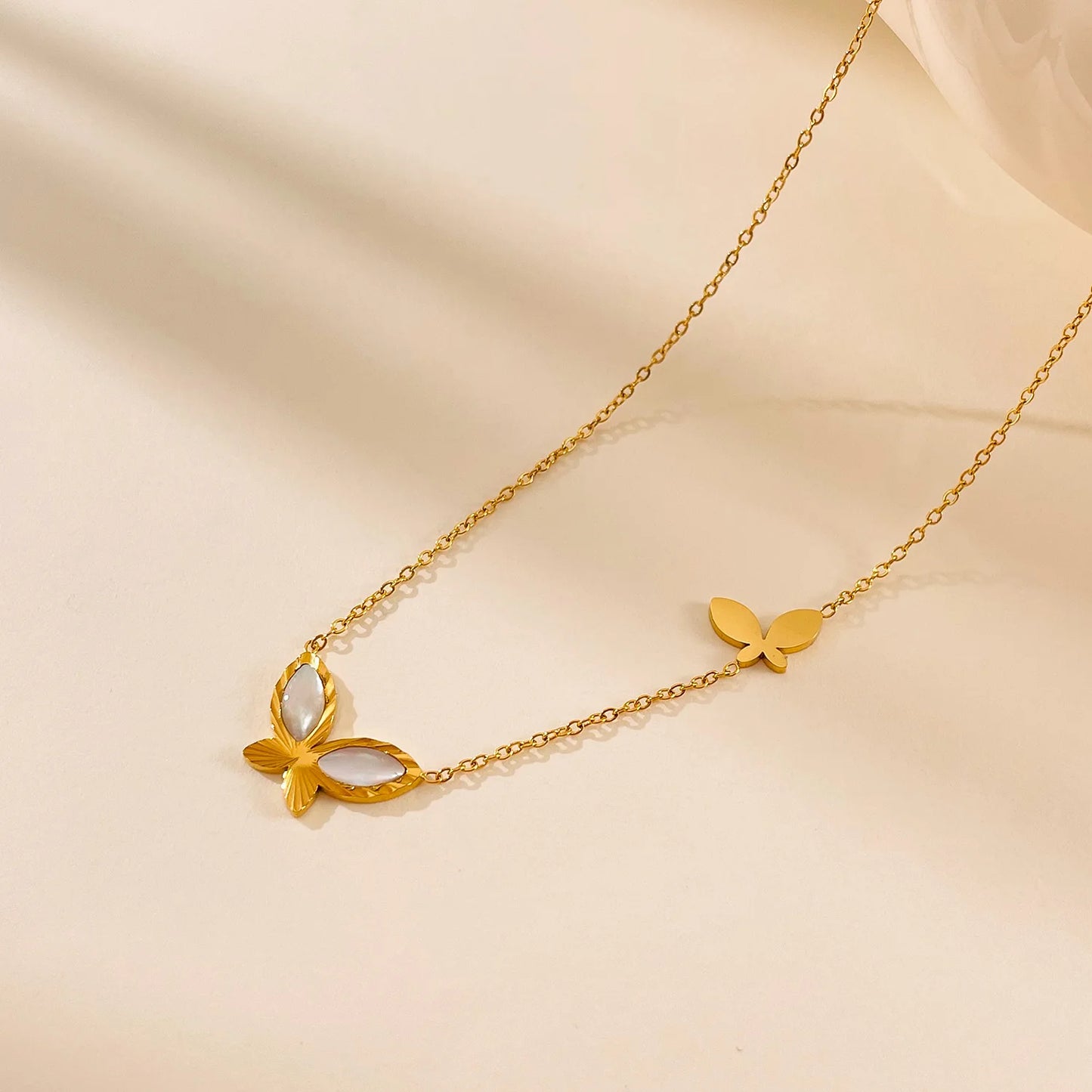 Elegant Butterfly Pendant Necklace for Women – Stainless Steel & Mother-of-Pearl Delicate Clavicle Chain
