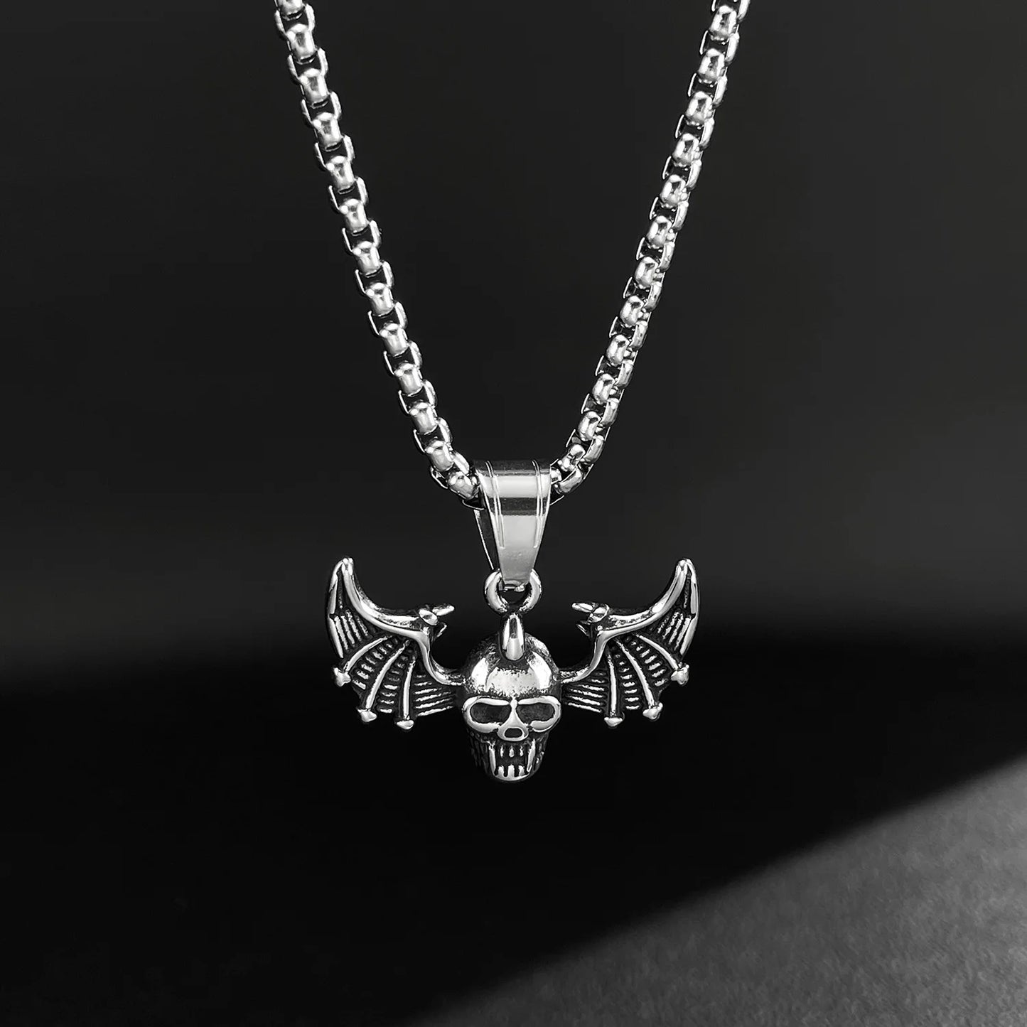 Men’s Punk Skull Pendant Necklace – Gothic Bat Wings Stainless Steel Chain for Streetwear Style