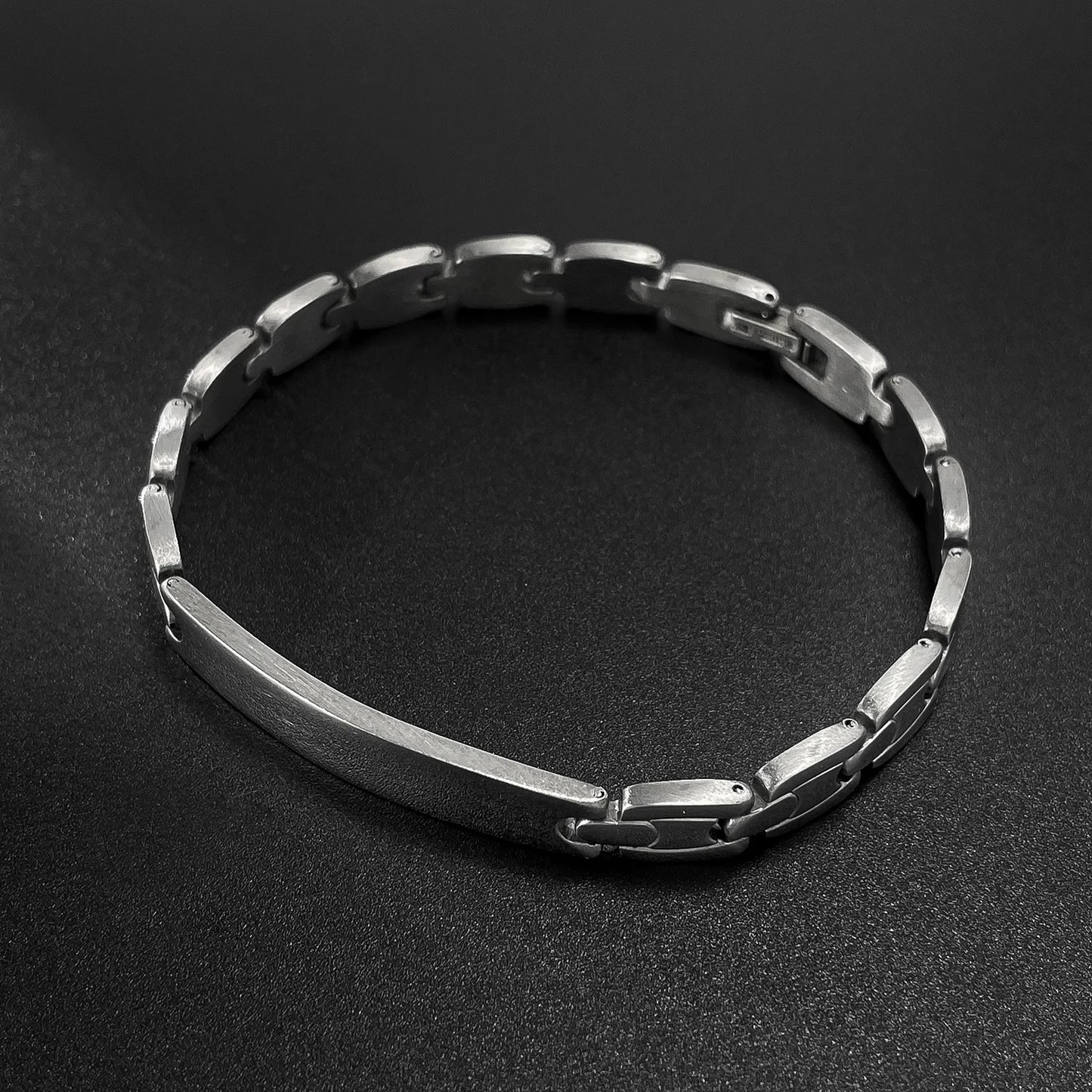 Men’s Hip Hop Curved Plate Bracelet – Polished Titanium Stainless Steel Wristband, Minimalist Urban Jewelry