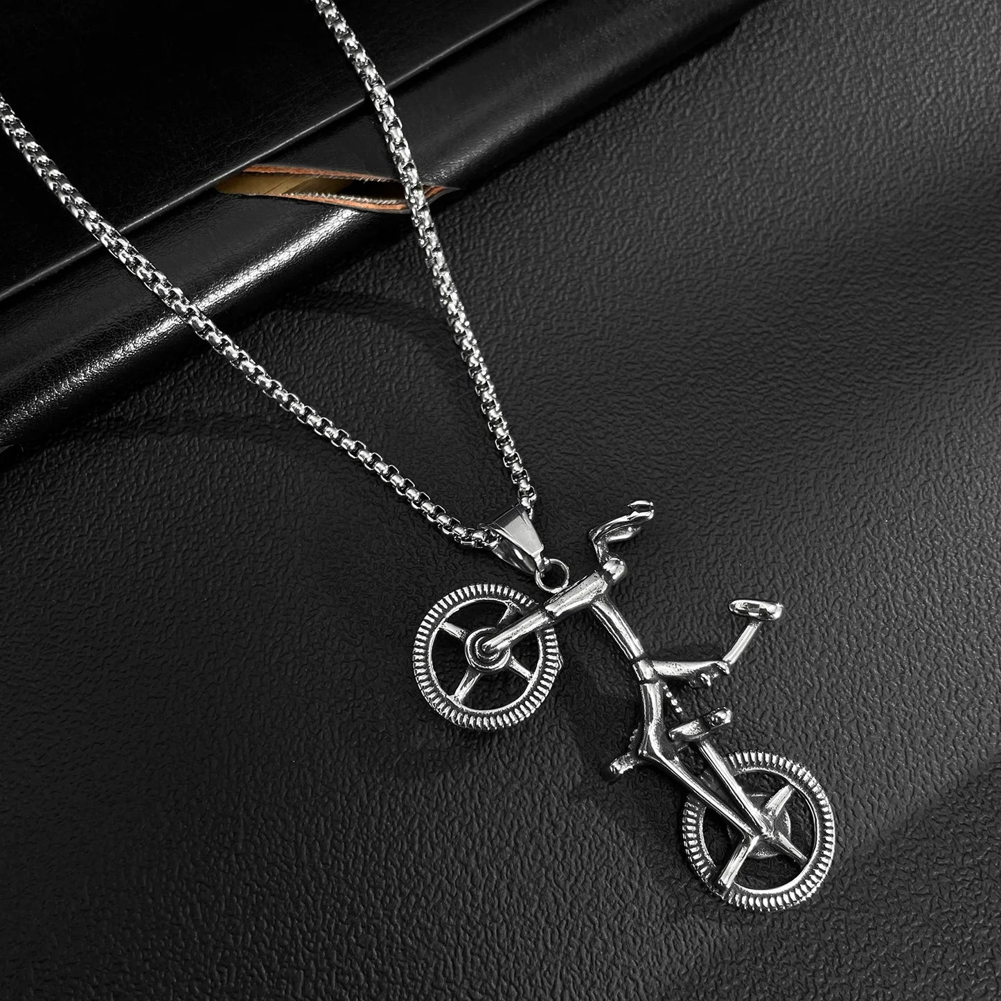 Men’s Retro Punk Bicycle Pendant Necklace – Stainless Steel Bike Chain Jewelry for Biker Style