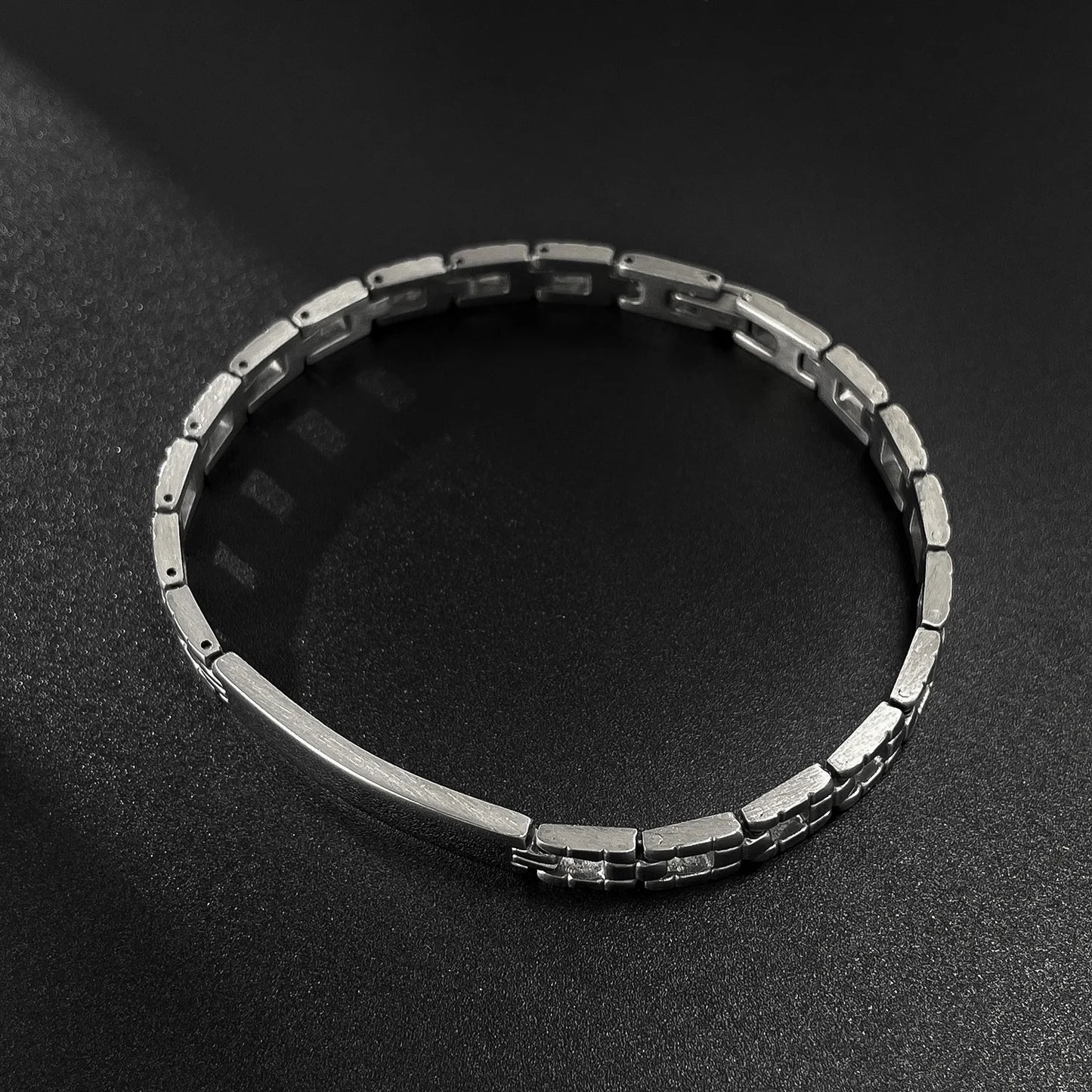 Menโs Curved Plate Stainless Steel Bracelet โ Sleek Titanium Band-Style Wristwear, Trendy Minimalist Design