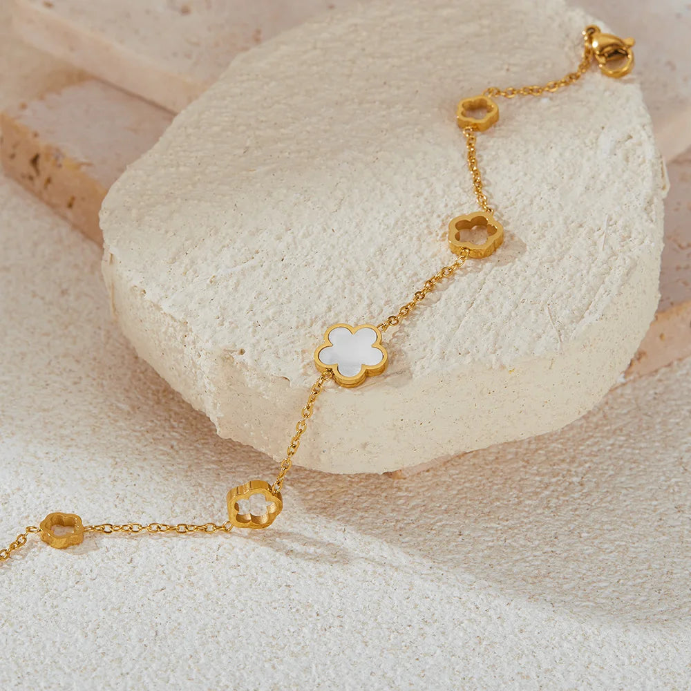 Minimalist Hollow Shell Flower Bracelet for Women โ Stainless Steel Plated Elegant Wristwear, Ocean-Inspired Fashion Jewelry
