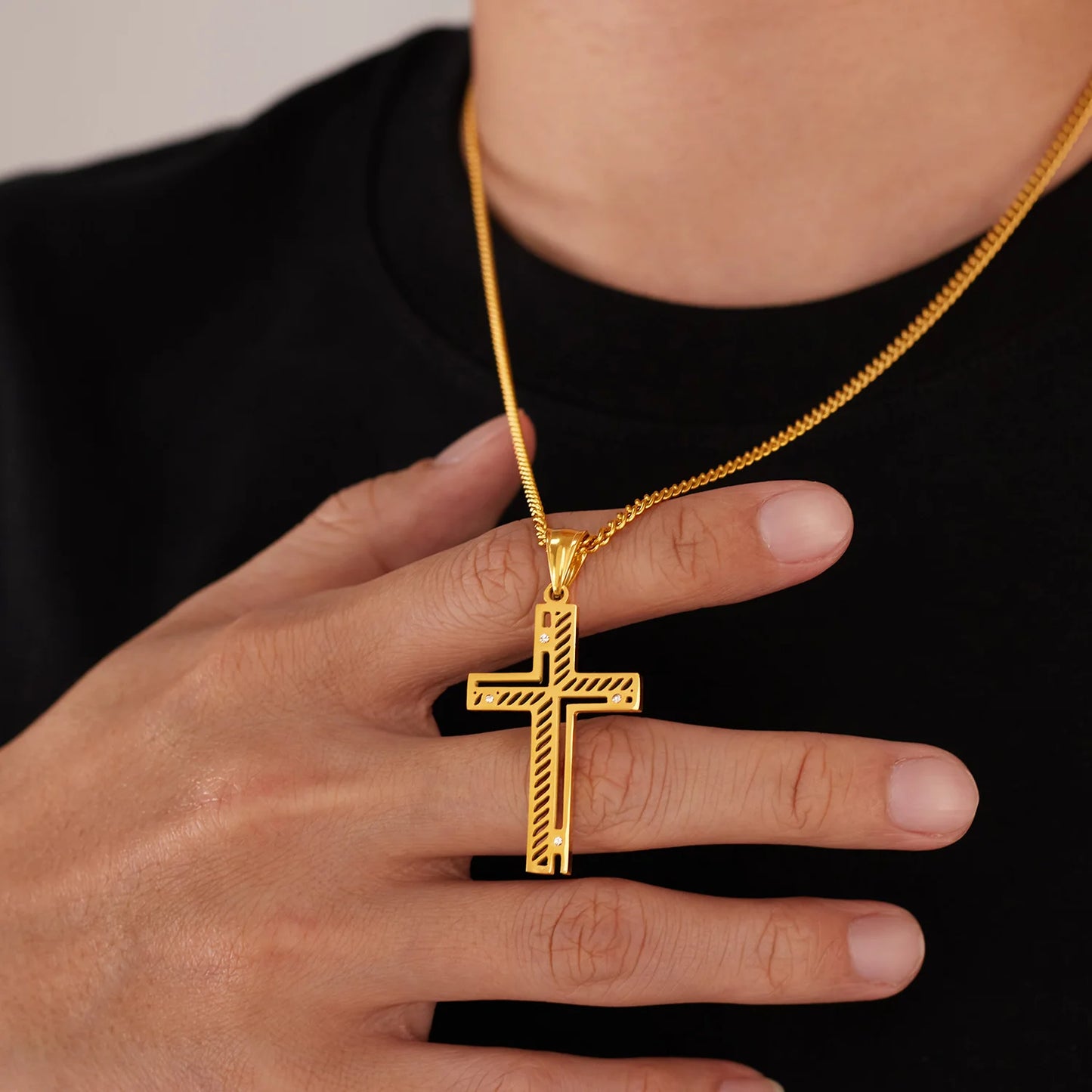 Men’s Hollow Cross Pendant Necklace – Modern Stainless Steel Religious-Inspired Jewelry