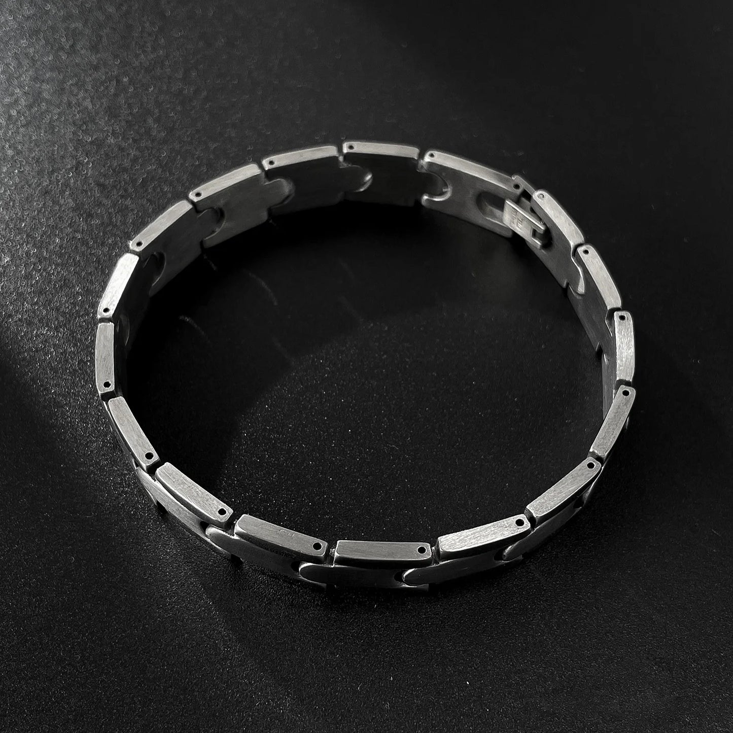 Men’s Trendy Stainless Steel Bracelet – Creative Polished Titanium Wristband, Minimalist Fashion Accessory