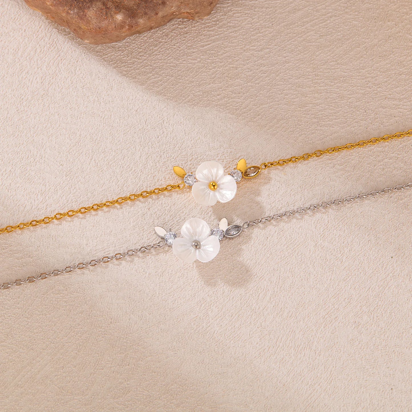 INS-Style Floral Bracelet for Women – Minimalist Stainless Steel Wristwear, Unique Commuter Fashion Jewelry