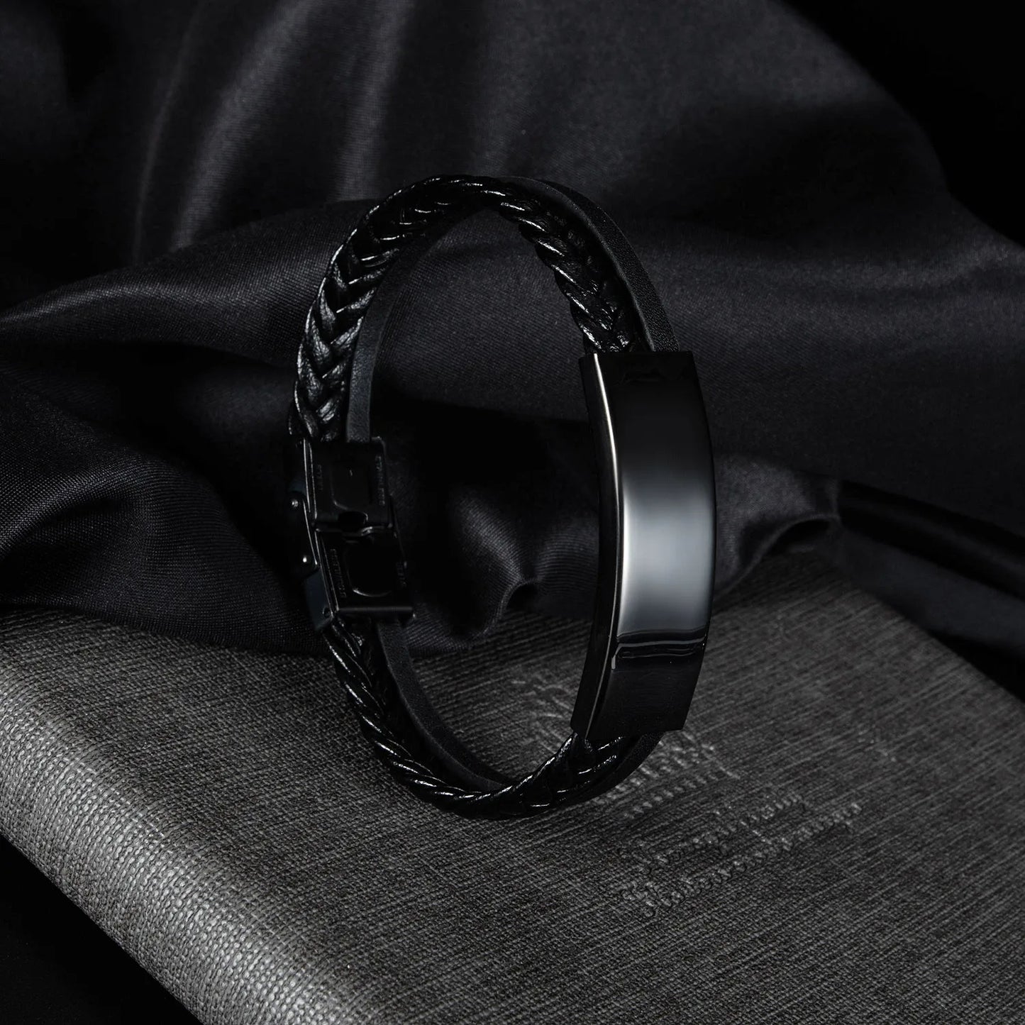 Men’s Retro Leather Bracelet – Classic Hip Hop Street Style Wristband, Fashion Accessory for Trendy Looks