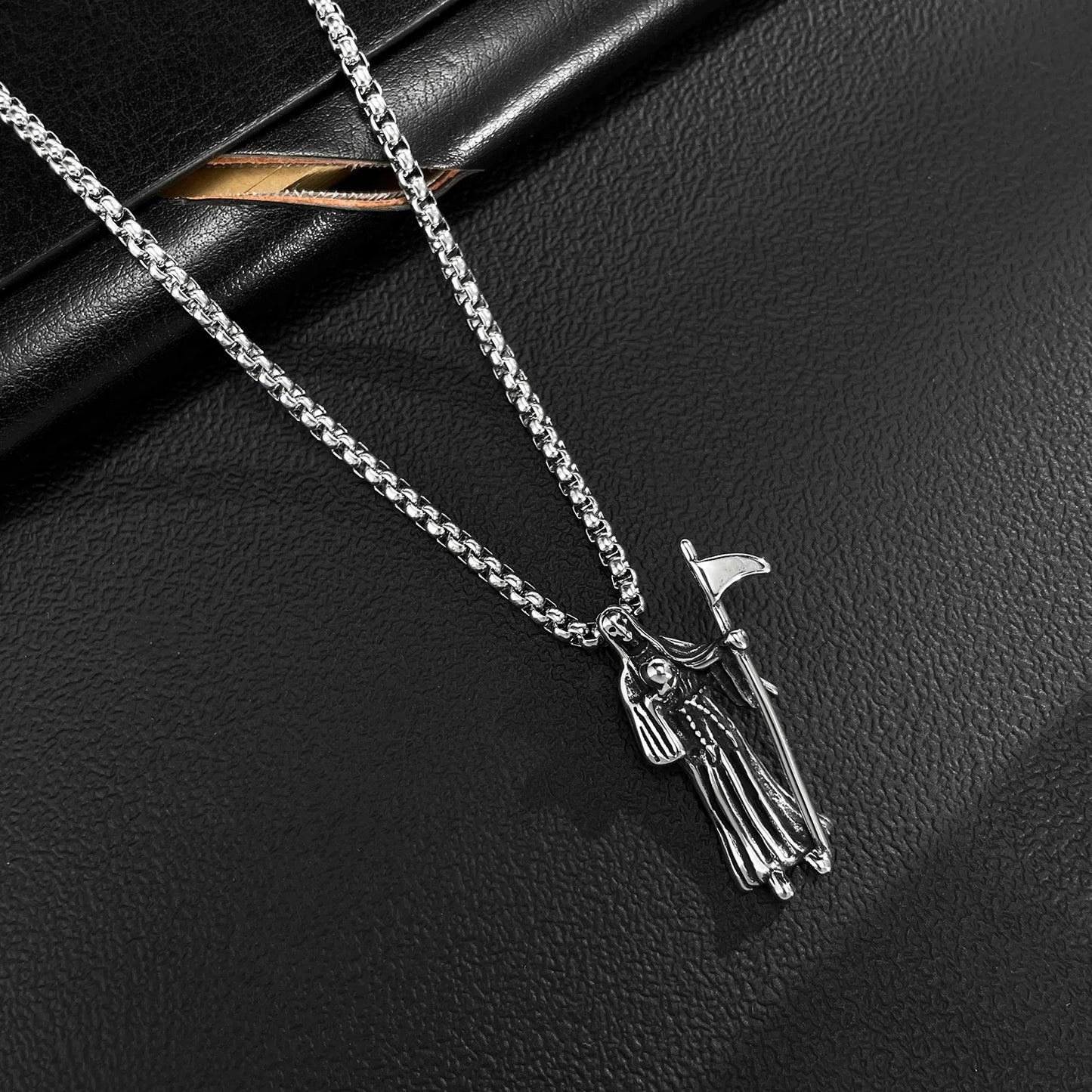 Men’s Reaper Scythe Pendant Necklace – Retro Punk Stainless Steel Grim Reaper Charm Chain