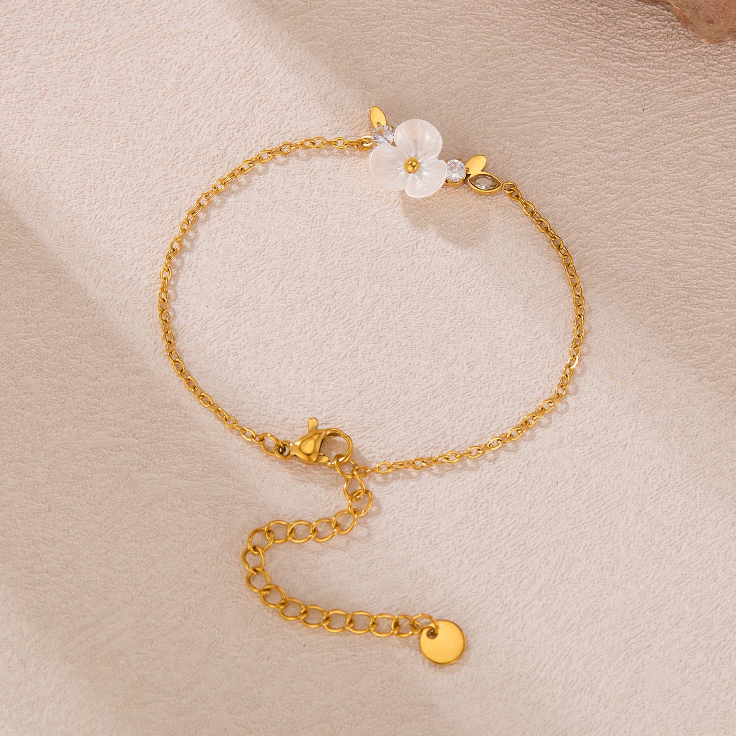 INS-Style Floral Bracelet for Women – Minimalist Stainless Steel Wristwear, Unique Commuter Fashion Jewelry