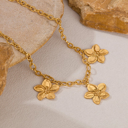 High-Sense Retro Statement Flower Necklace for Women - Versatile Y2K Stainless Steel Titanium Steel Collarbone Chain Jewelry