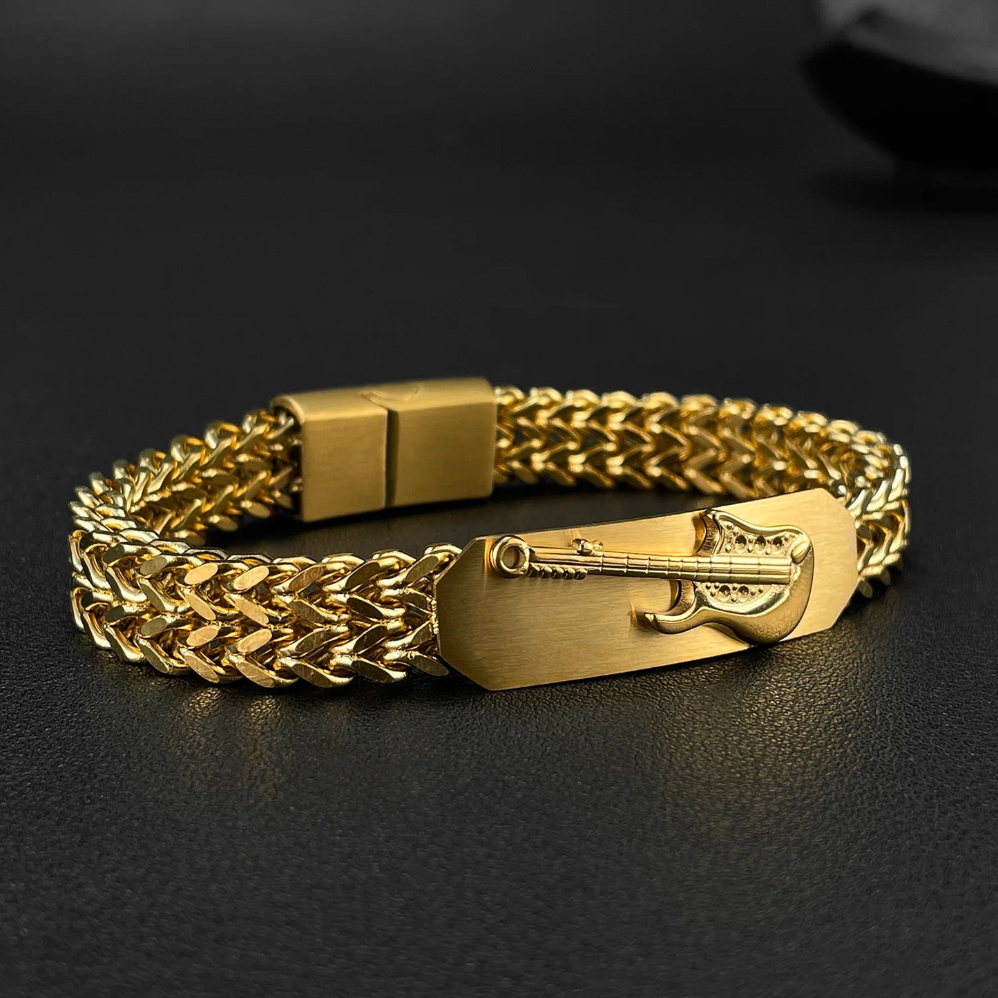 Fashion Retro Bracelet for Men - Gold-Plated 3D Guitar Stainless Steel Titanium Jewelry