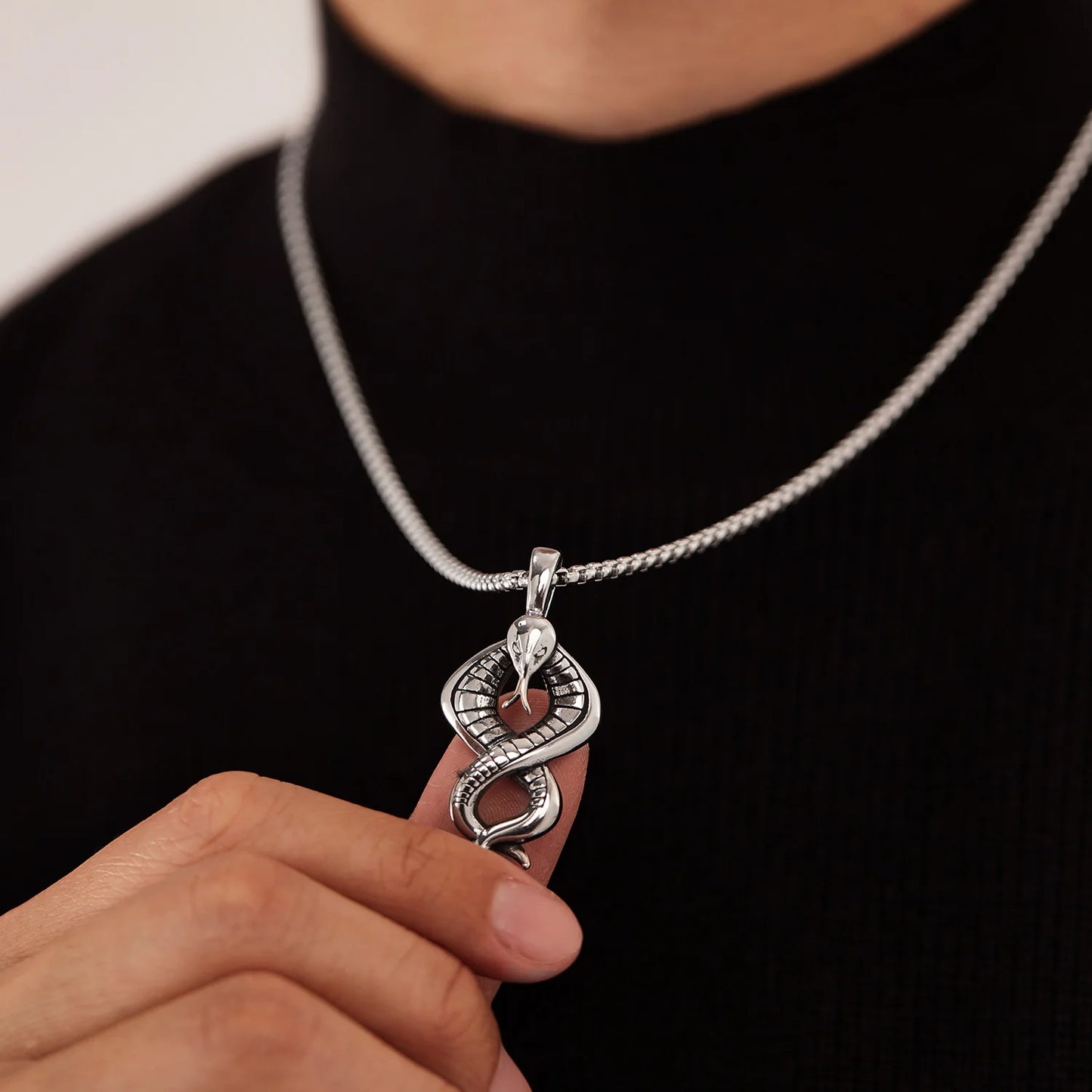 Men’s Vintage Snake Pendant Necklace – Bold Stainless Steel Serpent Chain for Streetwear Style