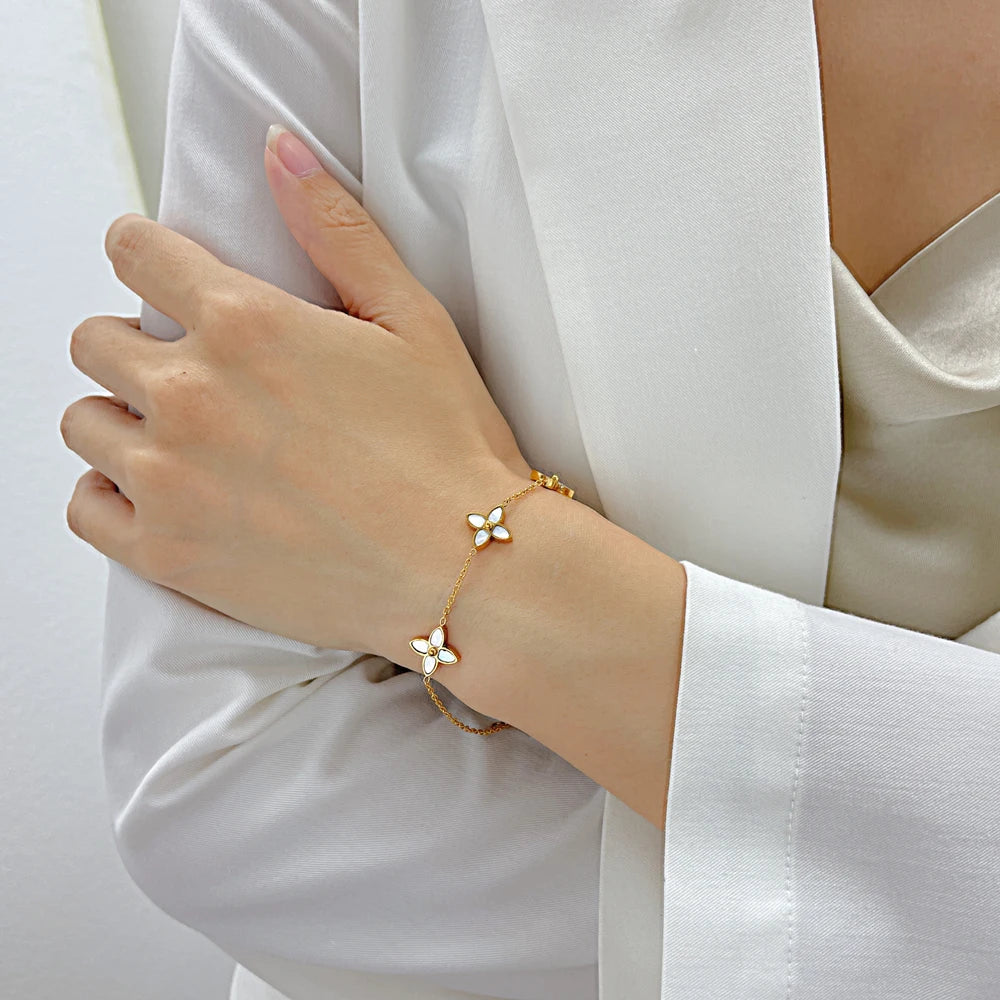 INS Style Fashion Clover Bracelet for Women – White Mother-of-Pearl Stainless Steel Titanium Steel Jewelry