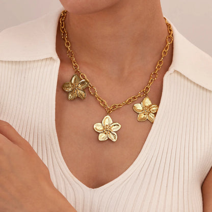 High-Sense Retro Statement Flower Necklace for Women - Versatile Y2K Stainless Steel Titanium Steel Collarbone Chain Jewelry