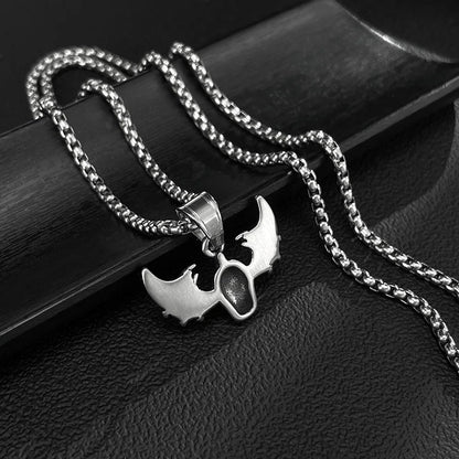 Men’s Punk Skull Pendant Necklace – Gothic Bat Wings Stainless Steel Chain for Streetwear Style